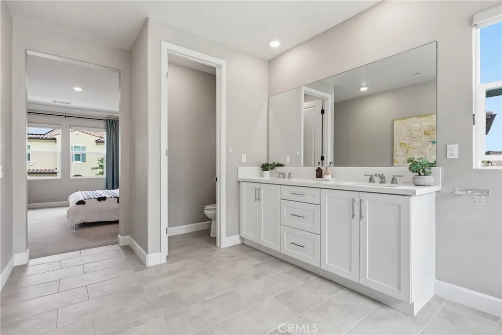 https://cdn.realtyfeed.com/cdn/127/306735632/1cbd04f84aa2ebd4fce94d91c5265478.webp