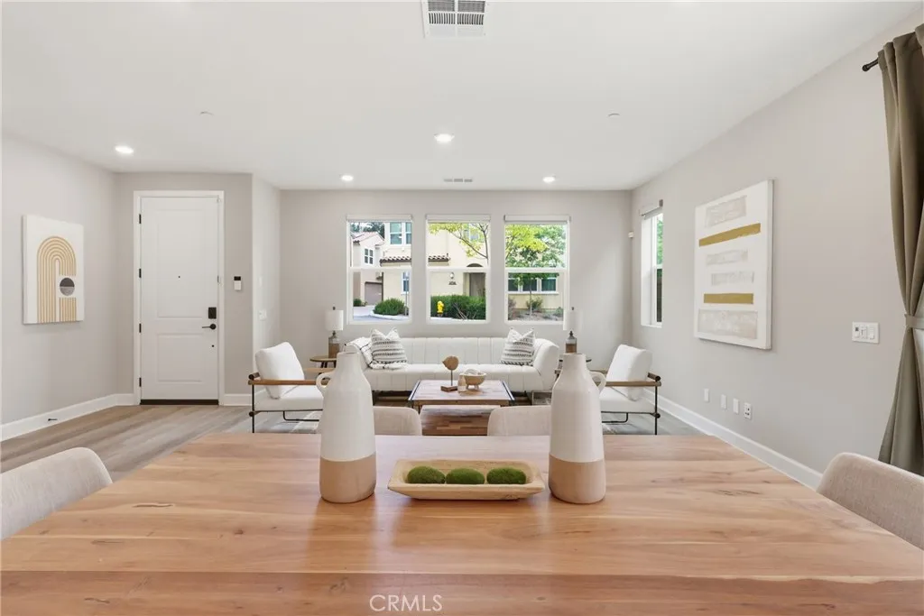 https://cdn.realtyfeed.com/cdn/127/306735632/792b8d40b0bb94548284ad4d8fb9ccbc.webp