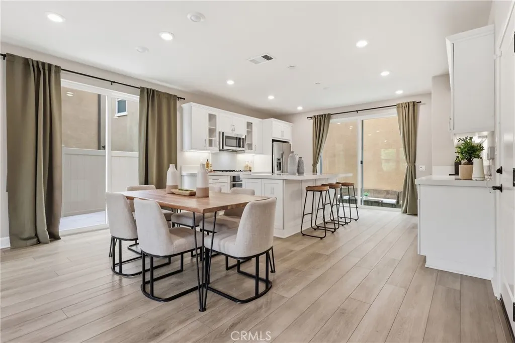 https://cdn.realtyfeed.com/cdn/127/306735632/7c3cade766a3e19aa06e4914cbba7f48.webp