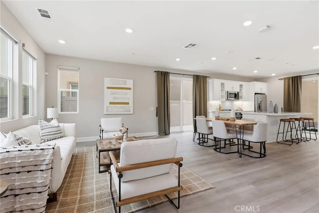https://cdn.realtyfeed.com/cdn/127/306735632/8c69095c05d3ceee59f94e6efd2159f3.webp