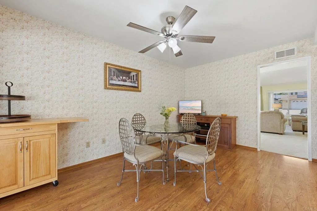 https://cdn.realtyfeed.com/cdn/127/306735639/384ced5afe4ab5a2c4f5682e4aec7bc6.webp