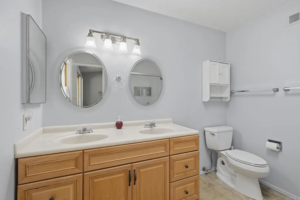 https://cdn.realtyfeed.com/cdn/127/306735639/79db0ebd7594bc92b2ea61e2796dedaf.webp