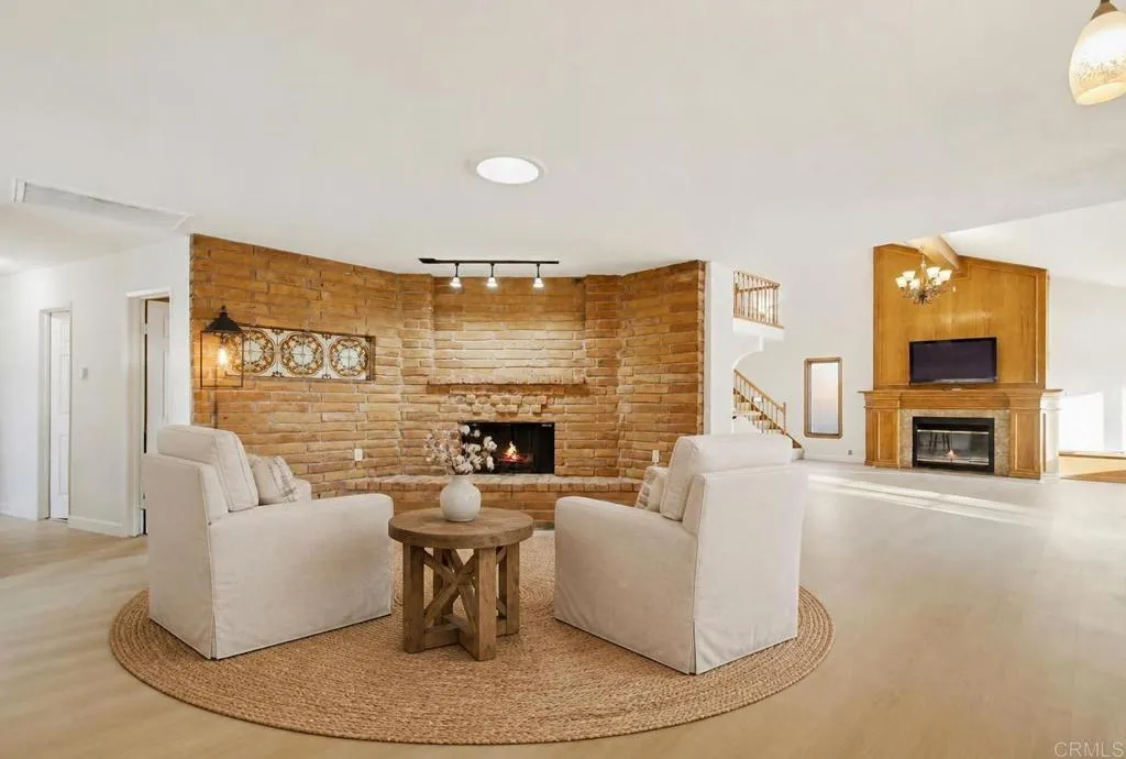 https://cdn.realtyfeed.com/cdn/127/306735648/ef1a4a0c38022bb55645f417ee52fd51.webp