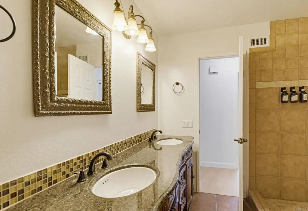 https://cdn.realtyfeed.com/cdn/127/306735648/f61b5aff13d8475a7c794f674d8689eb.webp