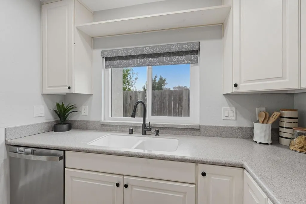 https://cdn.realtyfeed.com/cdn/127/306735653/51b3352946c98f0a8c8f3d1def1fc1fe.webp
