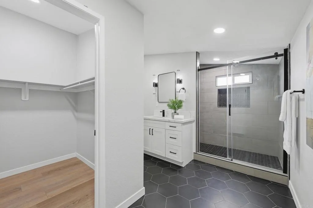 https://cdn.realtyfeed.com/cdn/127/306735653/80f4744e7d0c51a53ea2200ca75817fa.webp