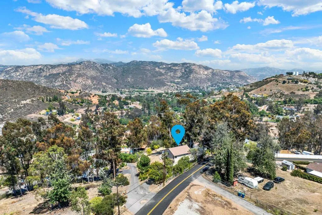 https://cdn.realtyfeed.com/cdn/127/306735704/92b9a757c29f3ff2008dd6c3ec132b31.webp