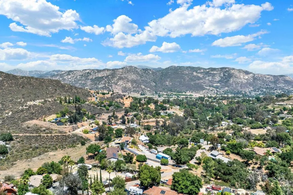 https://cdn.realtyfeed.com/cdn/127/306735704/b30871d9cded288e7e4faec03d09192e.webp