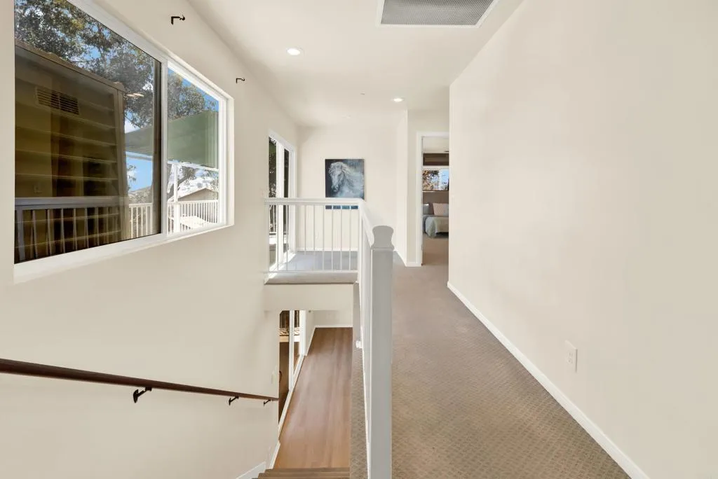https://cdn.realtyfeed.com/cdn/127/306735704/b6e86721da81c207bd44e6670e3de49f.webp