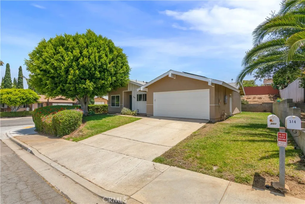 https://cdn.realtyfeed.com/cdn/127/306735719/666a710120b197407ab81fd724a3d86a.webp