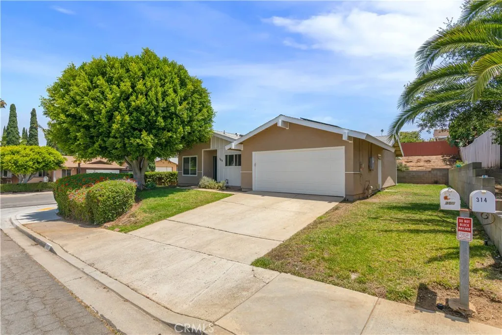 https://cdn.realtyfeed.com/cdn/127/306735719/7e3e6d173dc9d8bb1fbe4120f5761004.webp