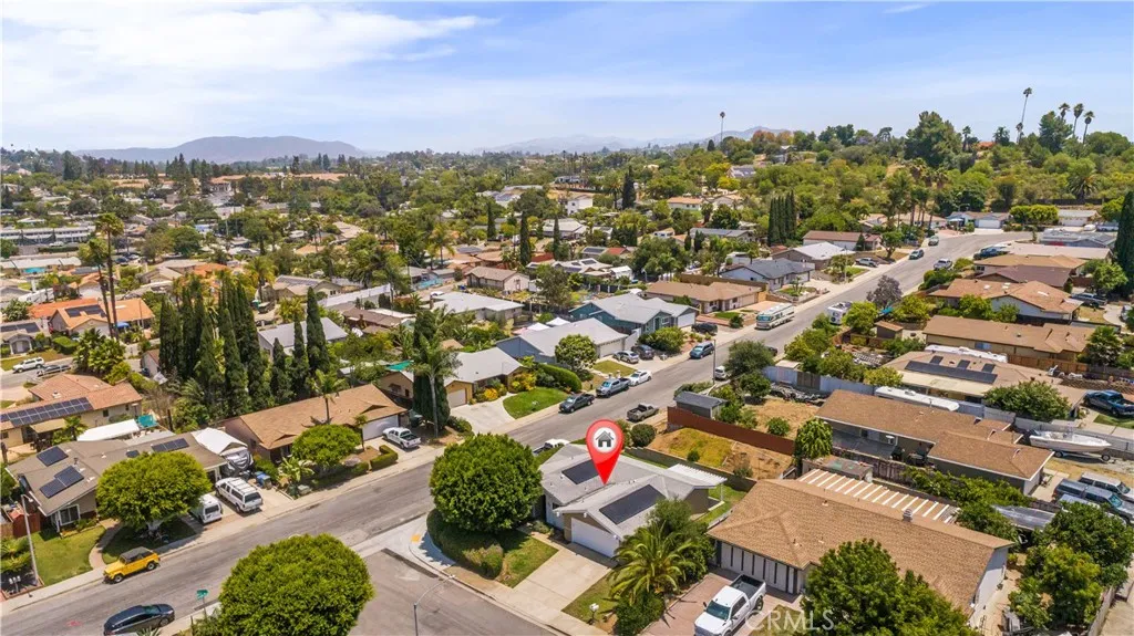 https://cdn.realtyfeed.com/cdn/127/306735719/a38681cec8ddc49542fbac361a76167c.webp