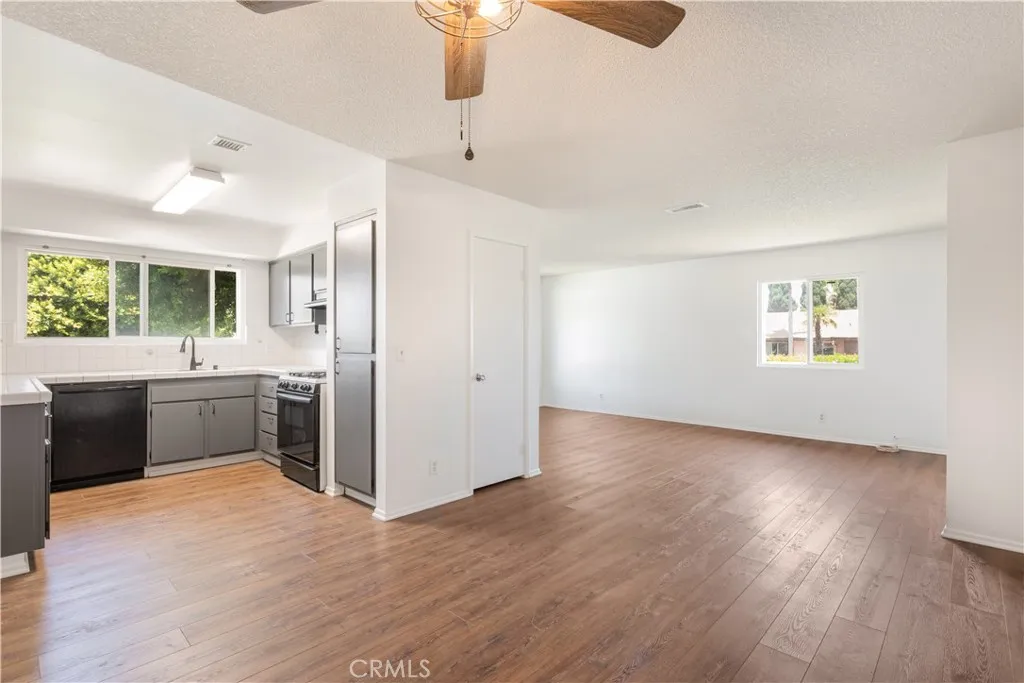 https://cdn.realtyfeed.com/cdn/127/306735719/a6a9ced4b18db1fb8460d01cad51eaec.webp