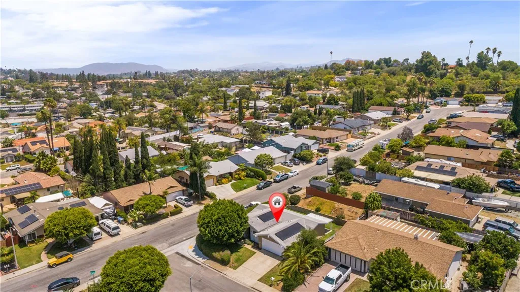 https://cdn.realtyfeed.com/cdn/127/306735719/a6da0ea2a86a97de20d9068807d805d5.webp
