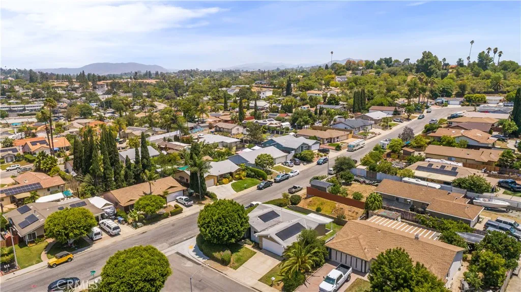 https://cdn.realtyfeed.com/cdn/127/306735719/b2f89f92a8b1ed607aab447b0fcc417d.webp