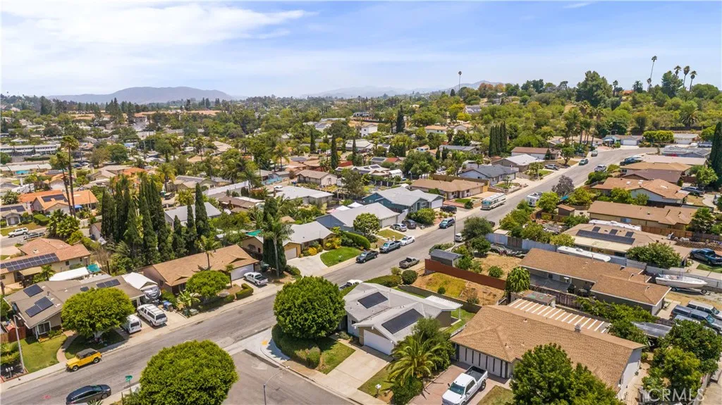 https://cdn.realtyfeed.com/cdn/127/306735719/f3c7ce6430211422848acb65849a547e.webp