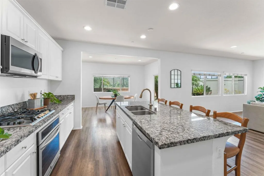 https://cdn.realtyfeed.com/cdn/127/306735722/16b1d809007d5fac7a5650d746459900.webp