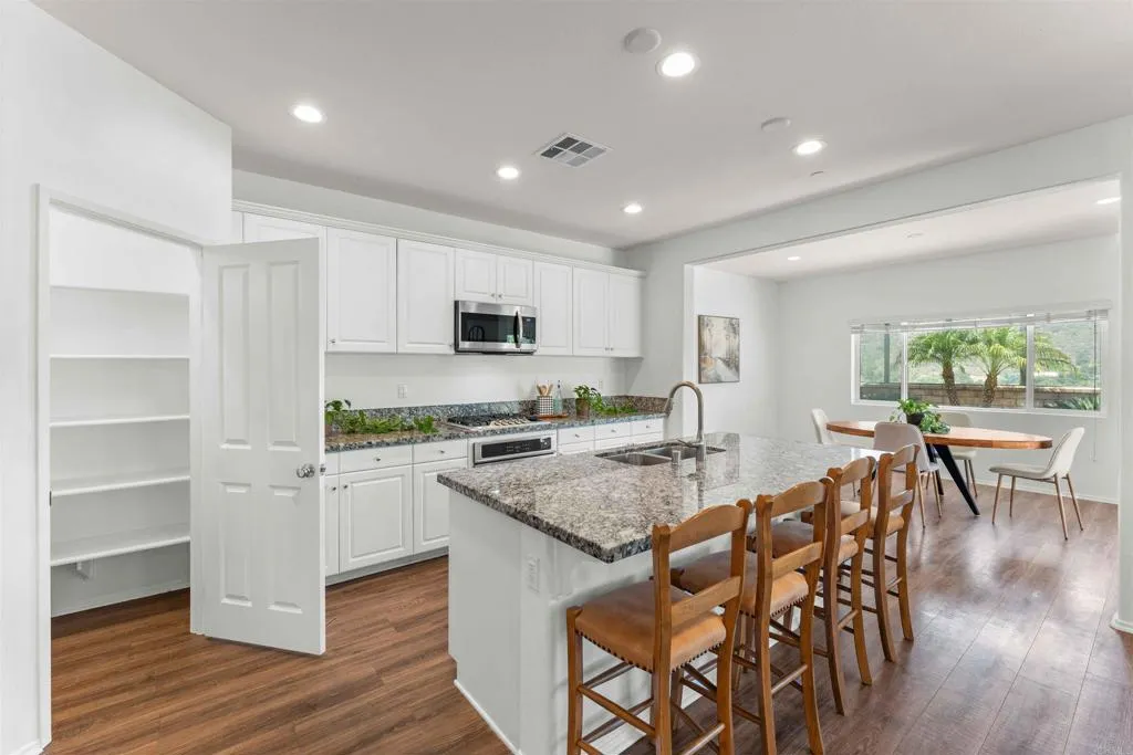 https://cdn.realtyfeed.com/cdn/127/306735722/1c9df2b42a1de13f46a6de3da4f1ae98.webp