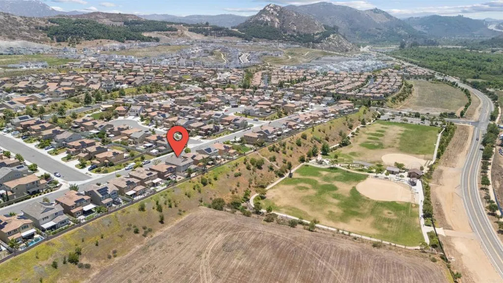 https://cdn.realtyfeed.com/cdn/127/306735722/4111bf77181b1b4ca6ac9f3417b39a64.webp