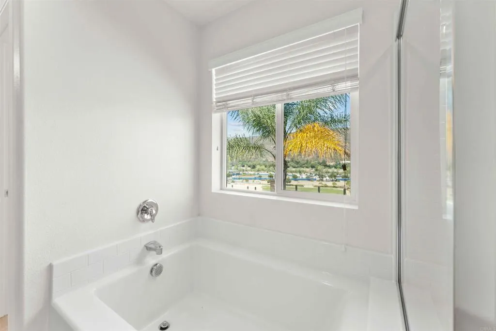 https://cdn.realtyfeed.com/cdn/127/306735722/6b5c00cea166c16457a17a8aa10bb539.webp