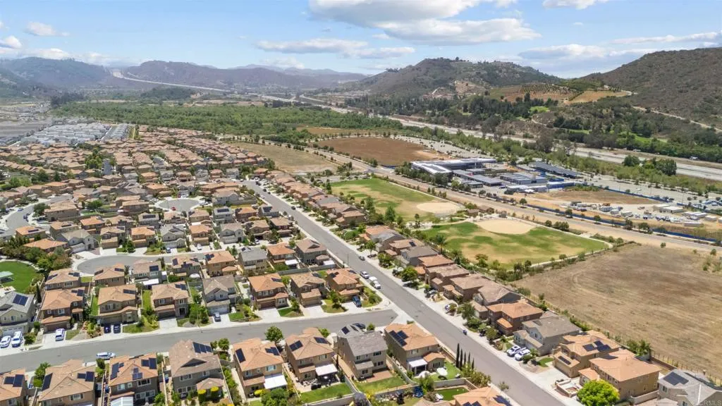 https://cdn.realtyfeed.com/cdn/127/306735722/6bdf96eefdcc9e7ecc6eb95354c533fd.webp