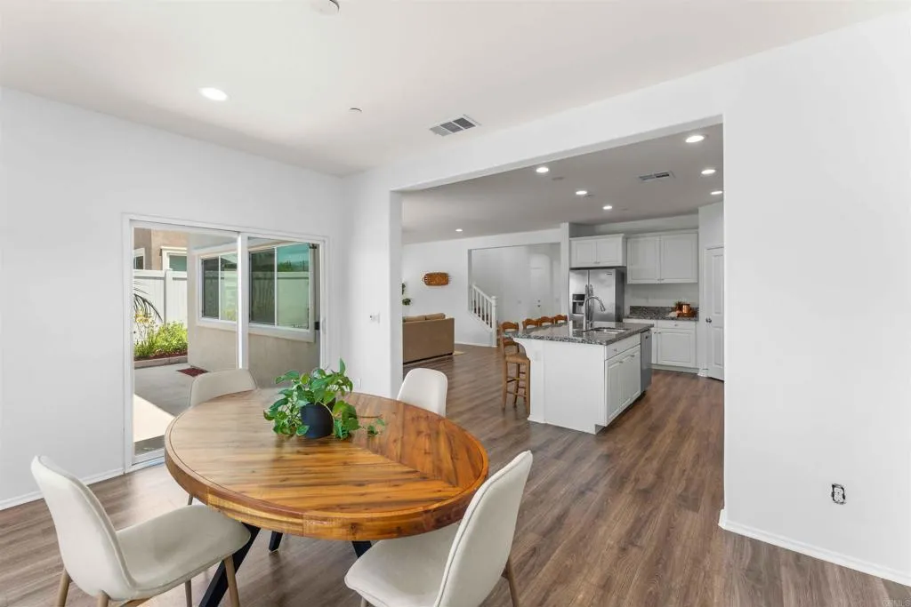 https://cdn.realtyfeed.com/cdn/127/306735722/9503e28e64070347370c6a4fb8b5384e.webp