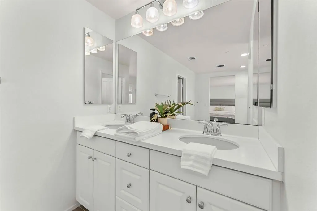 https://cdn.realtyfeed.com/cdn/127/306735722/9ed340cb99da3c7c74c2d73006345dab.webp