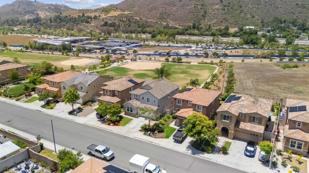 https://cdn.realtyfeed.com/cdn/127/306735722/ee2e904c88726a4a82c84947a4b2c74f.webp