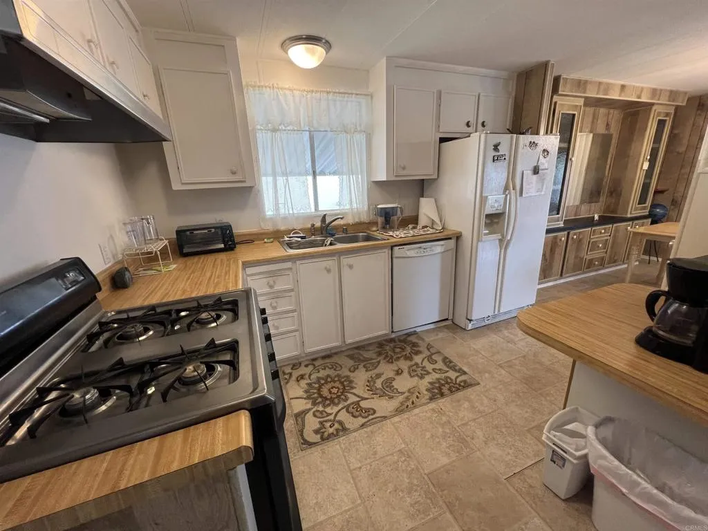 https://cdn.realtyfeed.com/cdn/127/306735761/36ff1032ed90ed54469e3c6cc680ffbe.webp