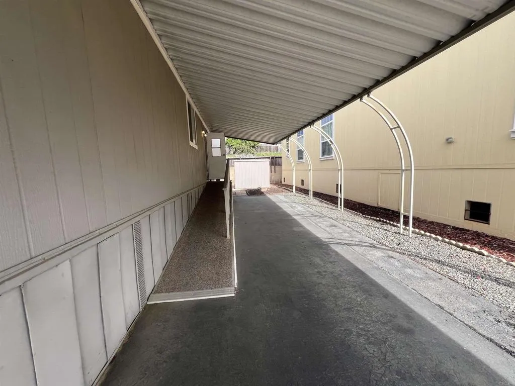 https://cdn.realtyfeed.com/cdn/127/306735761/4052cbc29a2f4c70a0c036d90a14edc1.webp
