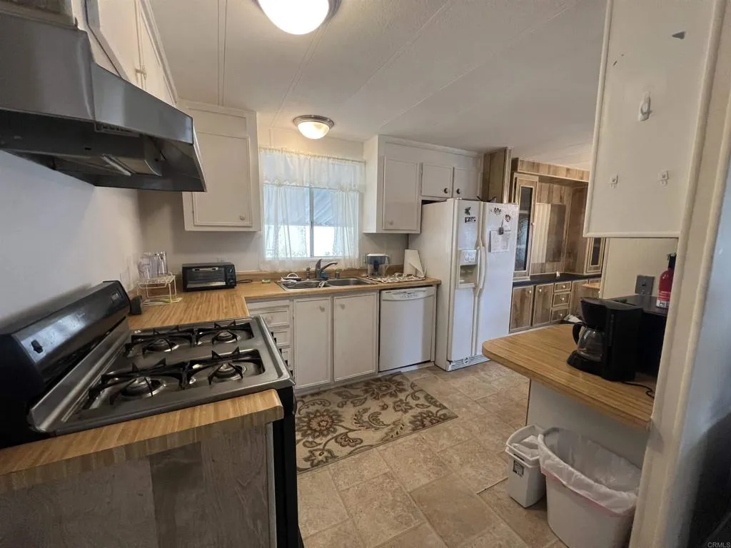https://cdn.realtyfeed.com/cdn/127/306735761/47631bc854cb2e4cedd8cdddafce3dd4.webp