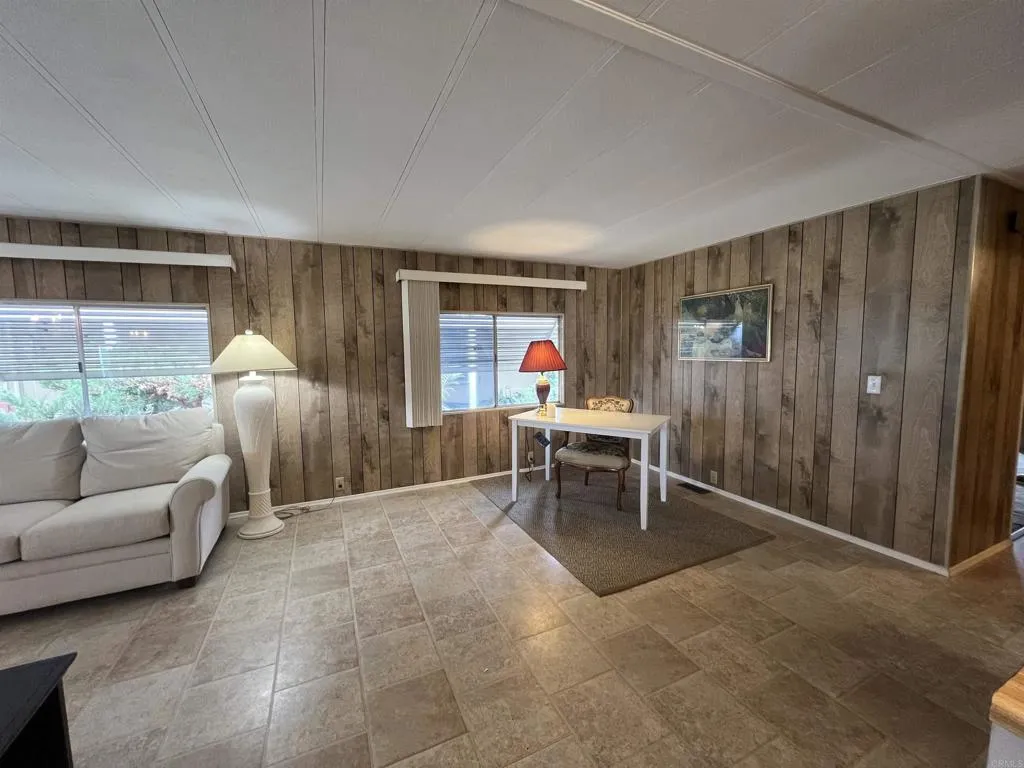 https://cdn.realtyfeed.com/cdn/127/306735761/6cf05bc4af7945ba7f037baae9a8f90b.webp