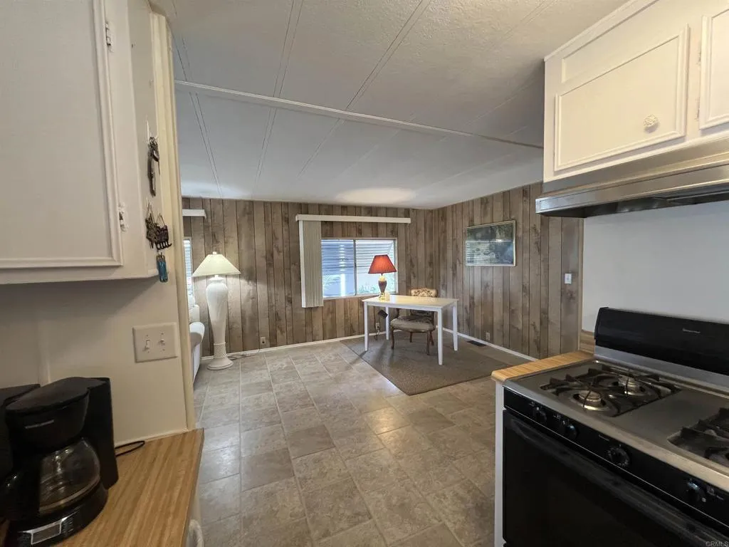 https://cdn.realtyfeed.com/cdn/127/306735761/6d9e5690cee683d51715a632d76bc44a.webp