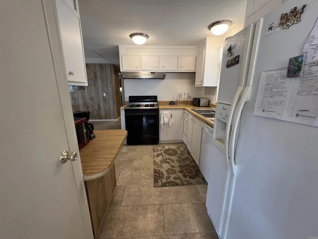https://cdn.realtyfeed.com/cdn/127/306735761/c358bd8841b62a14a614296f112d908e.webp