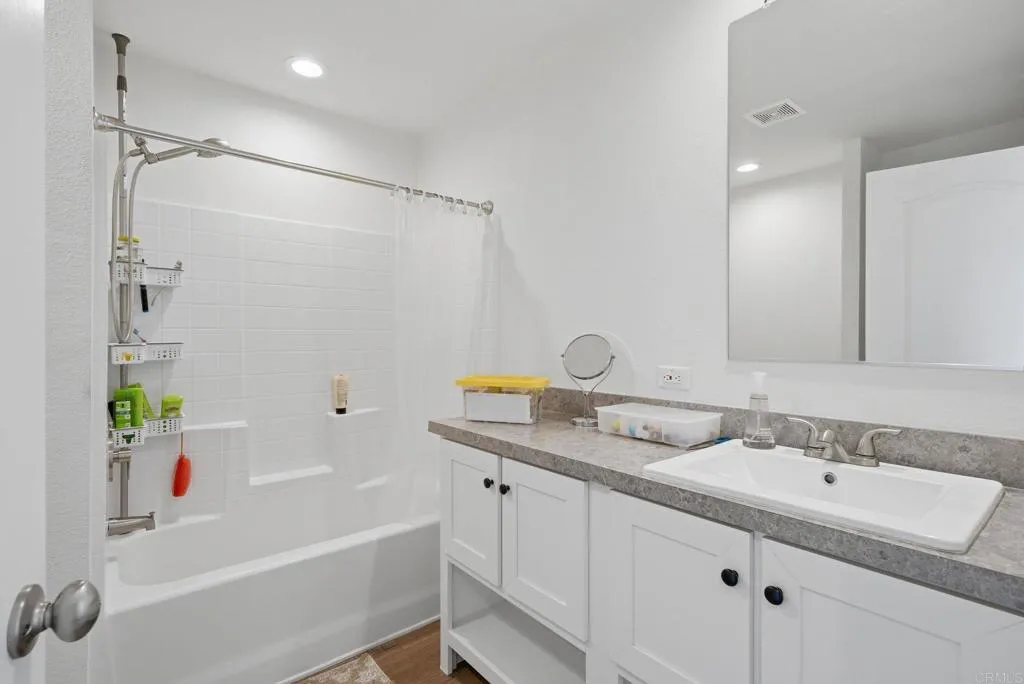https://cdn.realtyfeed.com/cdn/127/306735763/45fd4b2bc76d05cba195827eb397962a.webp