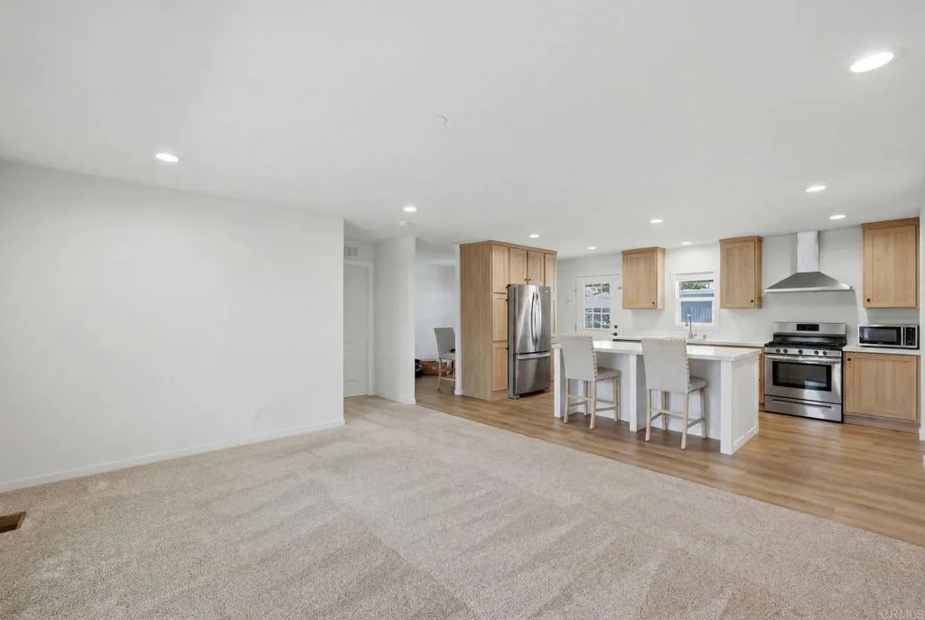 https://cdn.realtyfeed.com/cdn/127/306735763/85f57b509fd90c75993773201879638a.webp