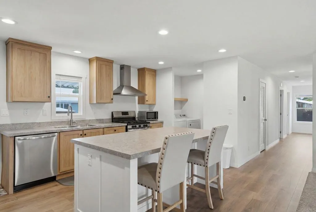 https://cdn.realtyfeed.com/cdn/127/306735763/ae9ac4027e17abbc83ebe92876fbd98f.webp