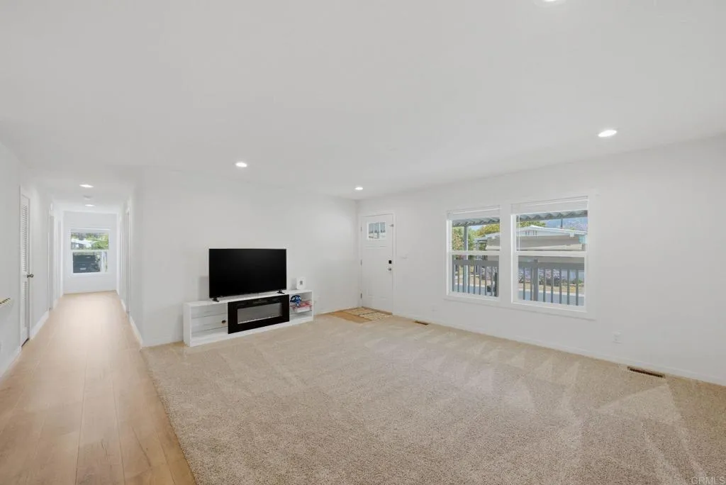 https://cdn.realtyfeed.com/cdn/127/306735763/d81610b417151ca117f7b06a958a7335.webp