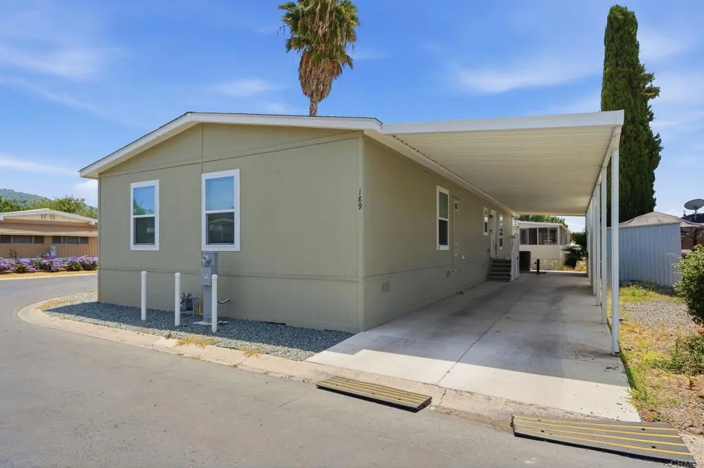 https://cdn.realtyfeed.com/cdn/127/306735763/dca3beedf4c1c4cf467dc8e382c4b636.webp