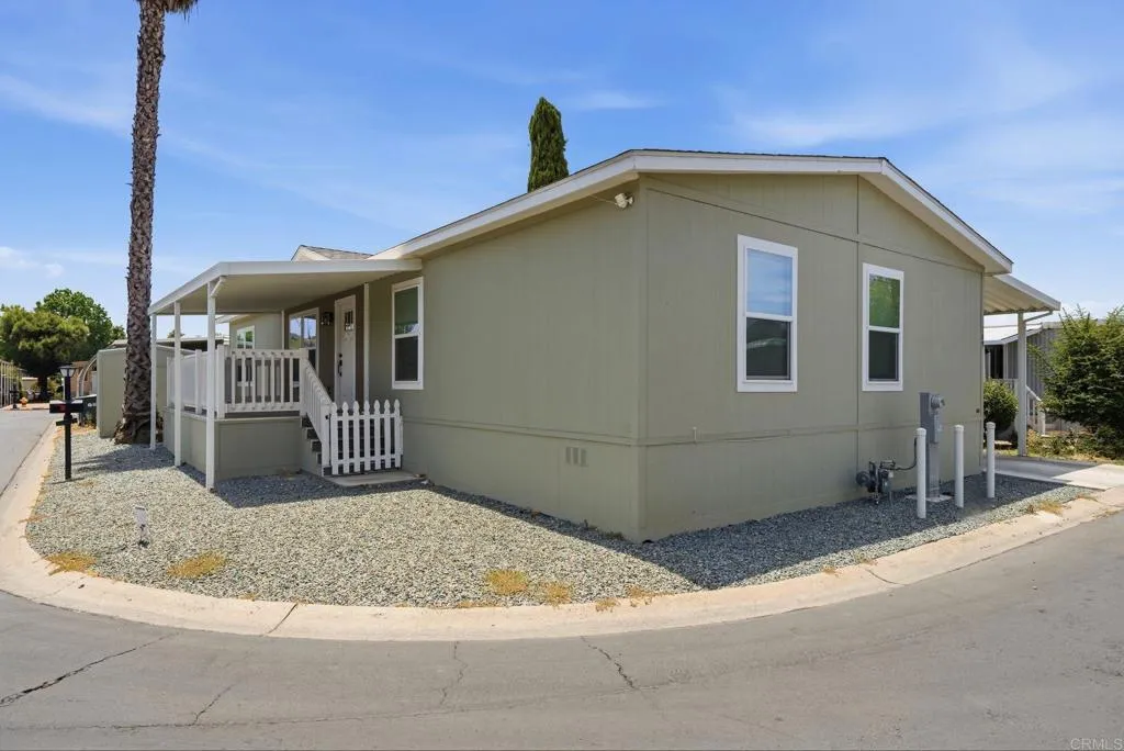 https://cdn.realtyfeed.com/cdn/127/306735763/f245b7a0d05ce72e023a9c8110356df2.webp