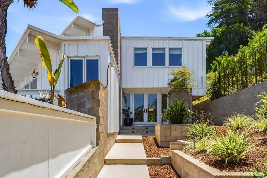 https://cdn.realtyfeed.com/cdn/127/306735768/97f2e08500806fda010ec2578f47a551.webp