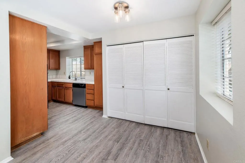 https://cdn.realtyfeed.com/cdn/127/306735769/8b281839ebeea63dfc6f35e2d81ba2bb.webp