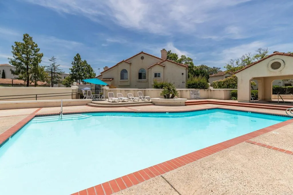 https://cdn.realtyfeed.com/cdn/127/306735769/9bc6017cc2cbf13682bedcd854332c7b.webp