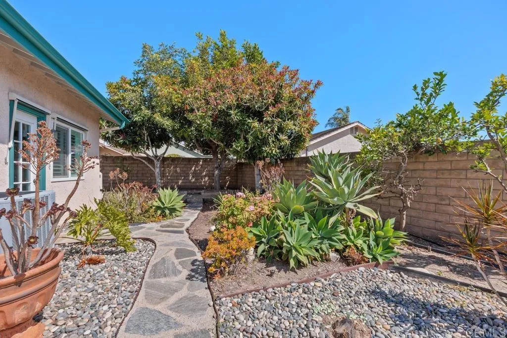 https://cdn.realtyfeed.com/cdn/127/306735771/79da507335d0a7095b7481e0f86a740e.webp