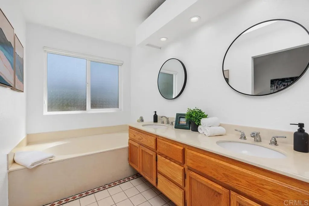 https://cdn.realtyfeed.com/cdn/127/306735771/922e57e57364ed6571befdd3521c7d80.webp