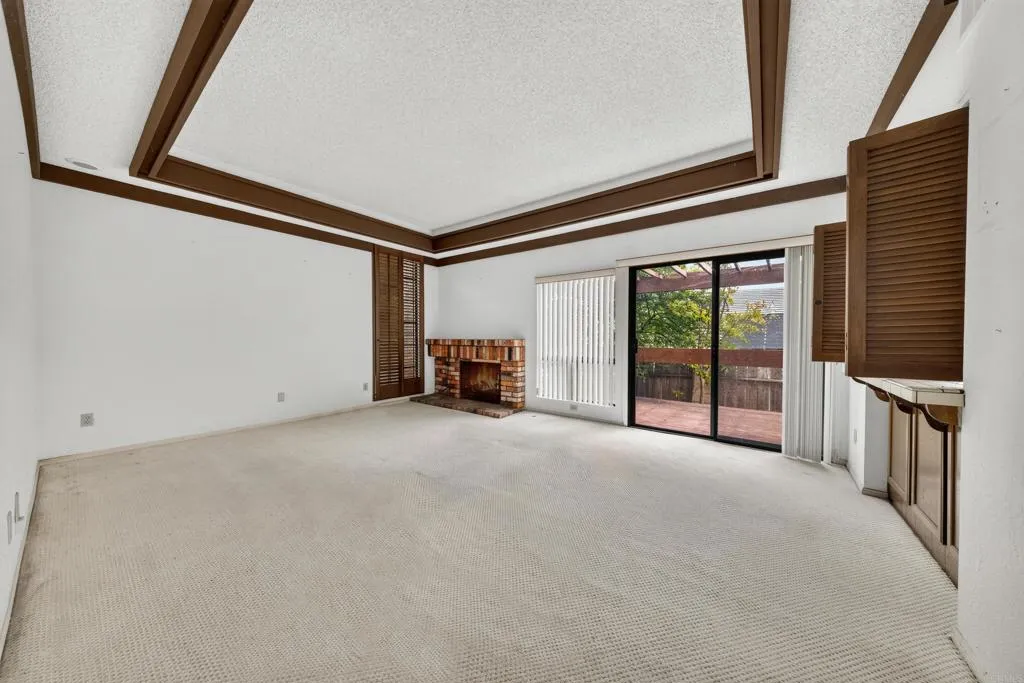 https://cdn.realtyfeed.com/cdn/127/306735930/1f30409c086f10c41cb4fb7b493ae55d.webp