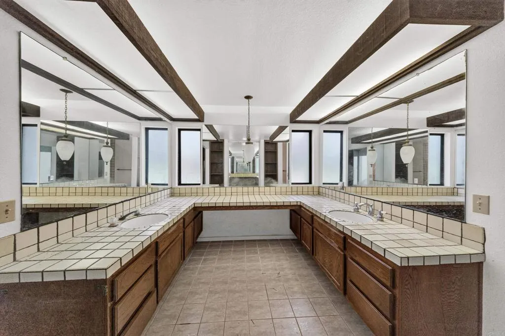 https://cdn.realtyfeed.com/cdn/127/306735930/23eed75aba0d5419d4de43be9cb72c07.webp