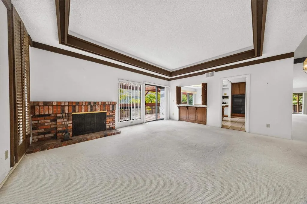 https://cdn.realtyfeed.com/cdn/127/306735930/24c12d579938f07cc96b0e9695eed7c8.webp