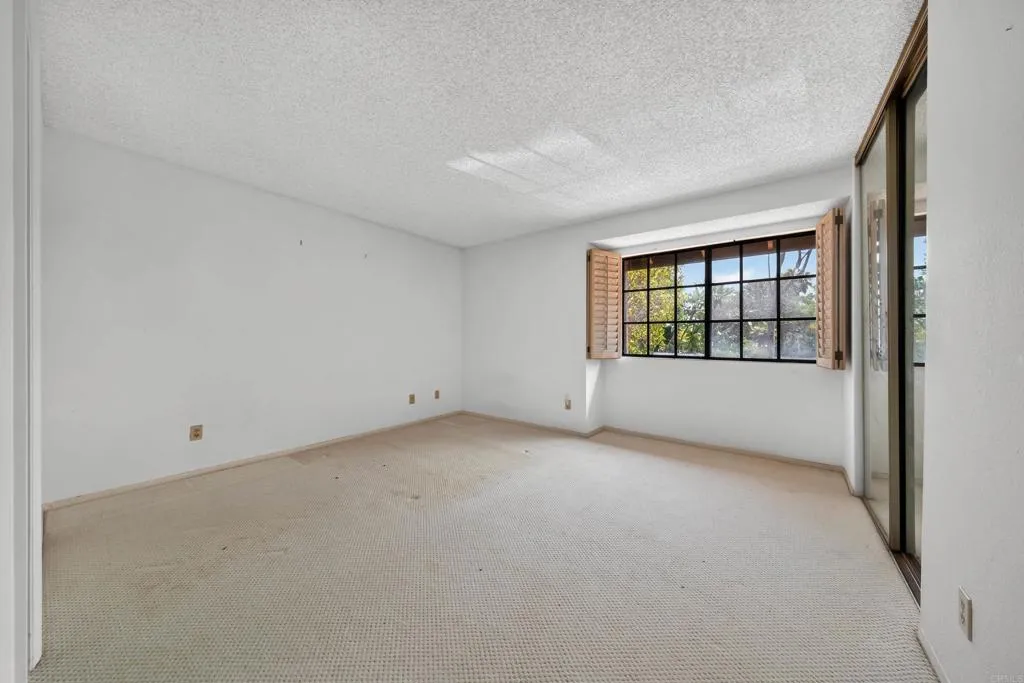 https://cdn.realtyfeed.com/cdn/127/306735930/33315f86d6d5a8de9ffd7cf5c4b94cfa.webp