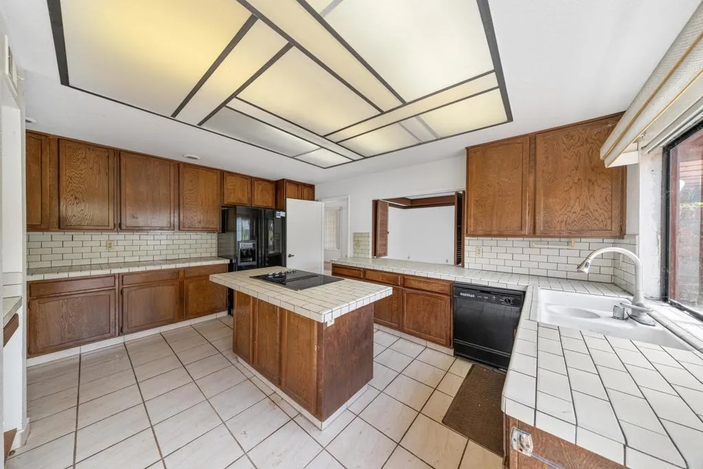https://cdn.realtyfeed.com/cdn/127/306735930/f4b41042d25e795549995e02db4a69ed.webp